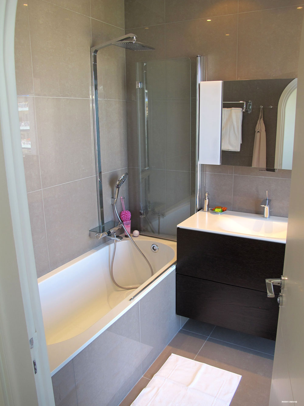 Colonne de douche dans baignoire